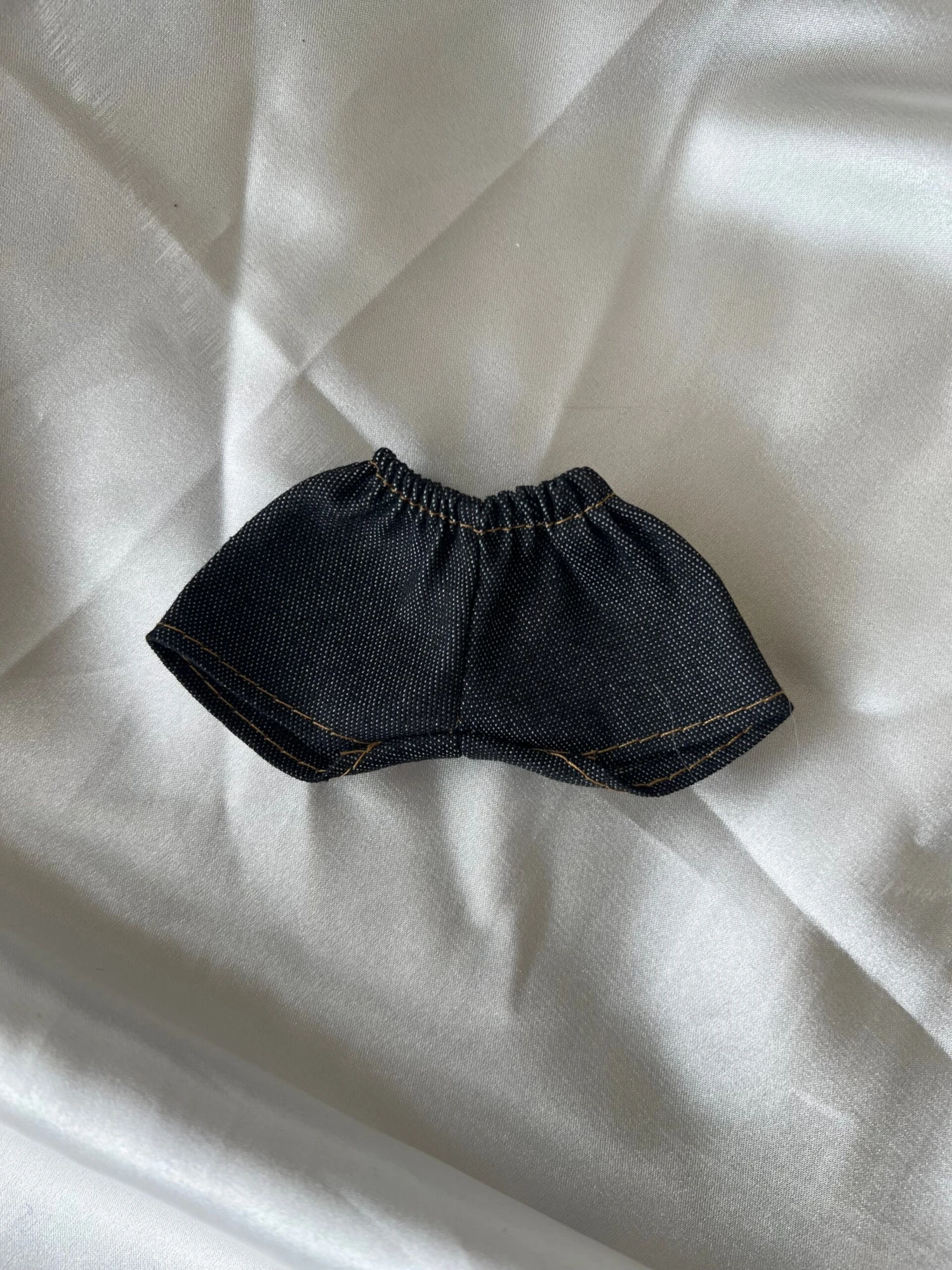 Labubu Streetwear Fashion Set - Black Designer Beanie & Denim Outfit (17cm) 4 Labubu Streetwear Fashion Set - Black Designer Beanie & Denim Outfit (17cm) - Image 4