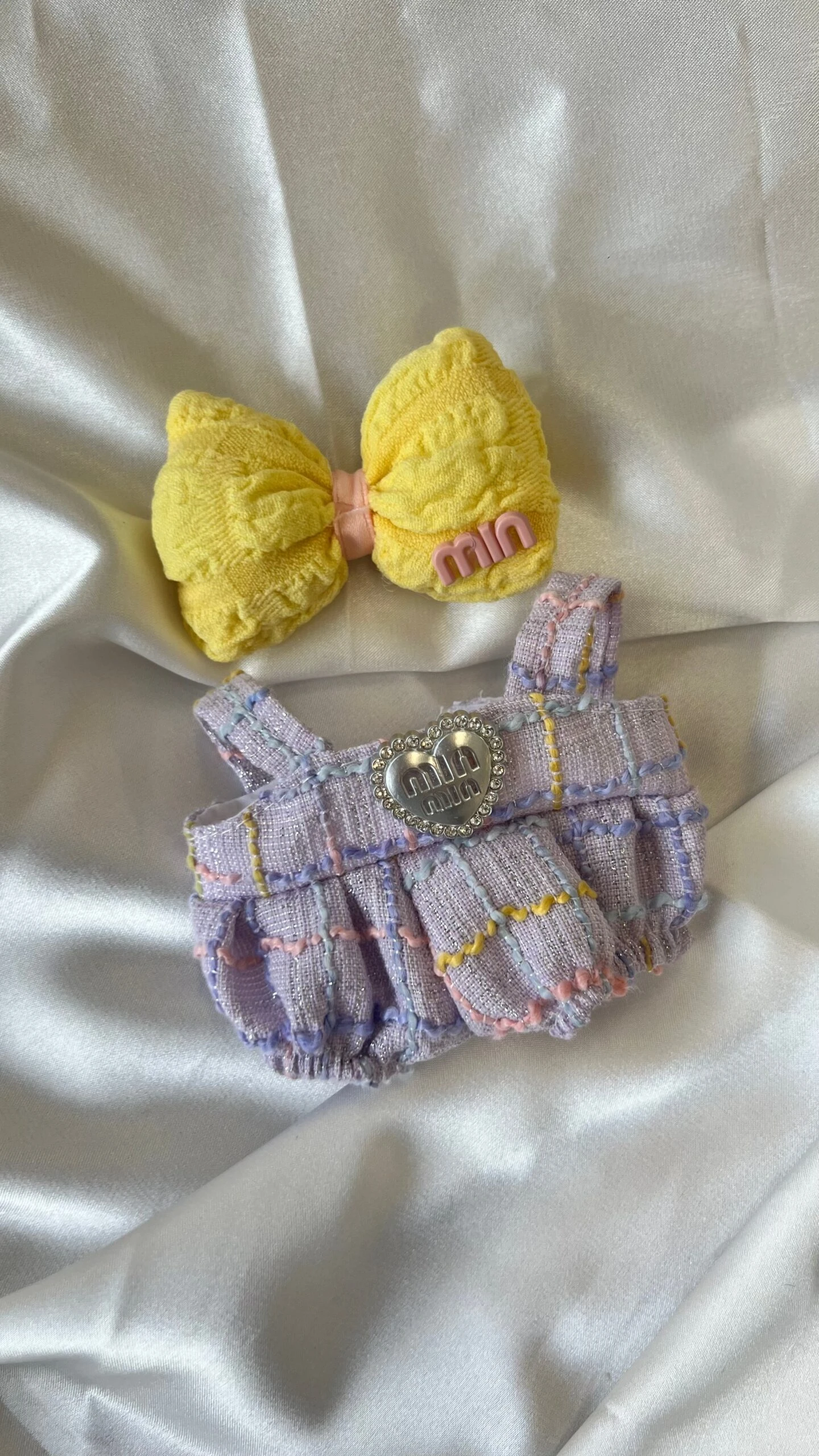 Labubu Lavender Tweed Set - Purple Overalls & Yellow Bow Accessory (17cm) 2 Labubu Lavender Tweed Set - Purple Overalls & Yellow Bow Accessory (17cm) - Image 2