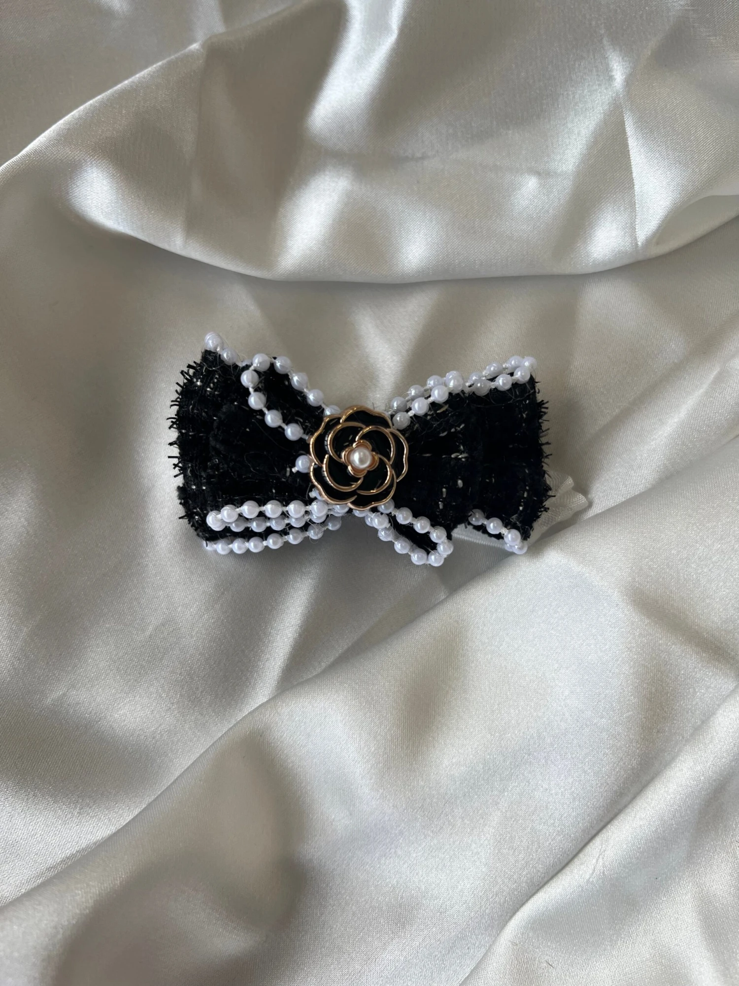 Labubu Tweed Elegance Set - Black Pearl Bow & Gold Brooch Detail (17cm) 3 Labubu Tweed Elegance Set - Black Pearl Bow & Gold Brooch Detail (17cm) - Image 3